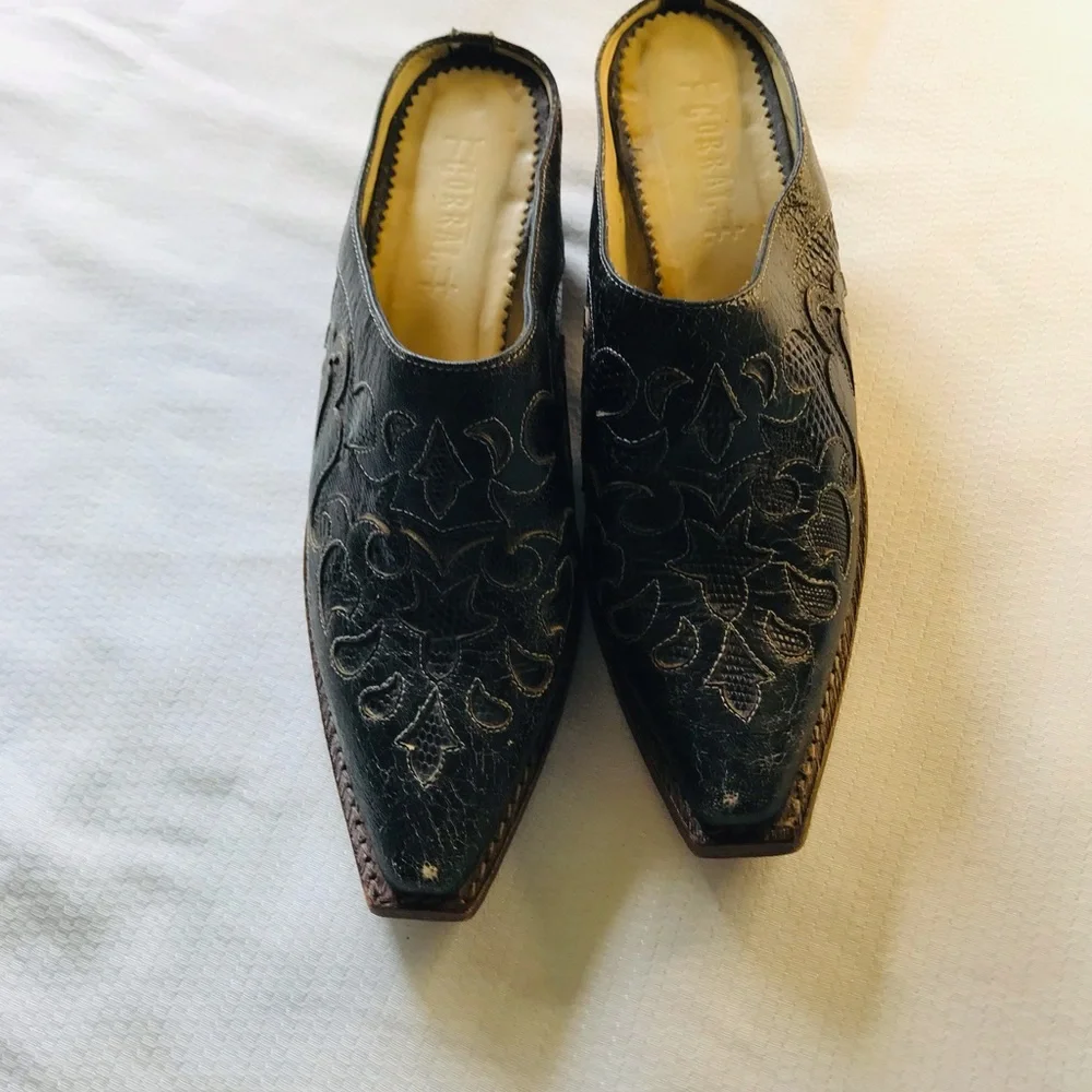 Corral Black Embroidered Mules - Picture 5 of 12